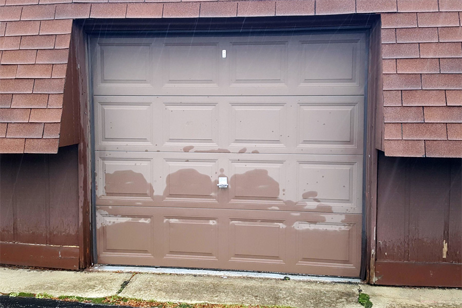 Mokena, IL condo for sale garage.